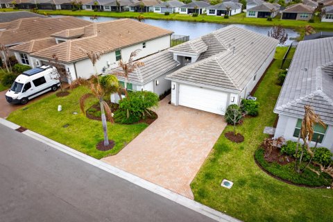 House in Port St. Lucie, Florida 3 bedrooms, 219.06 sq.m. № 2175393