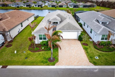 House in Port St. Lucie, Florida 3 bedrooms, 219.06 sq.m. № 2175393 - photo 2