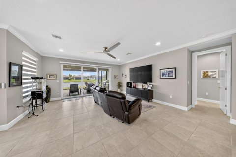House in Port St. Lucie, Florida 3 bedrooms, 219.06 sq.m. № 2175393 - photo 12