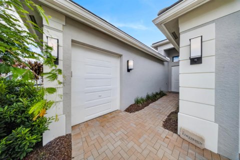 House in Port St. Lucie, Florida 3 bedrooms, 219.06 sq.m. № 2175393 - photo 4