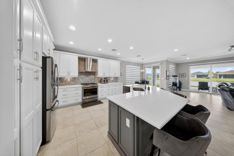 House in Port St. Lucie, Florida 3 bedrooms, 219.06 sq.m. № 2175393 - photo 8