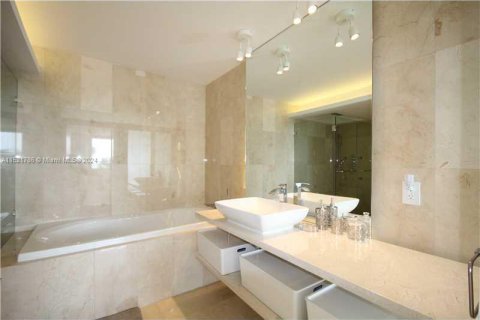 Condominio en alquiler en Miami Beach, Florida, 2 dormitorios, 126.35 m2 № 1979202 - foto 21