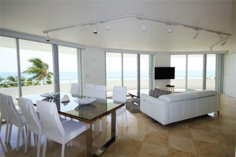 Condominio en alquiler en Miami Beach, Florida, 2 dormitorios, 126.35 m2 № 1979202 - foto 2
