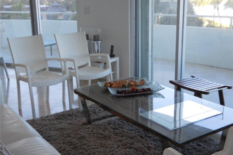 Condominio en alquiler en Miami Beach, Florida, 2 dormitorios, 126.35 m2 № 1979202 - foto 8