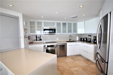 Condominio en alquiler en Miami Beach, Florida, 2 dormitorios, 126.35 m2 № 1979202 - foto 11