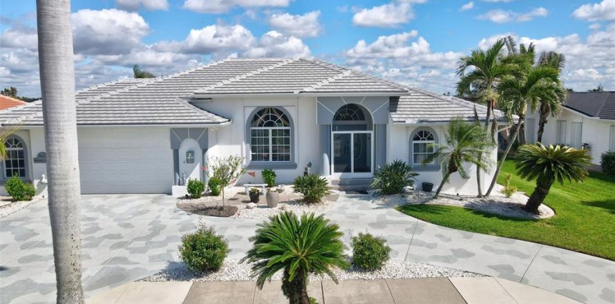 Casa en Punta Gorda, Florida 3 dormitorios, 215.16 m2 № 1546701