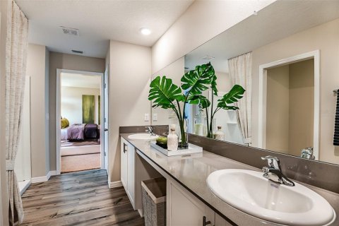 Casa en venta en Zephyrhills, Florida, 5 dormitorios, 268.67 m2 № 1909678 - foto 13