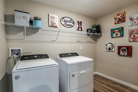 Casa en venta en Zephyrhills, Florida, 5 dormitorios, 268.67 m2 № 1909678 - foto 18