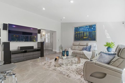 Купить виллу или дом в Корал-Гейблс, Флорида 3 спальни, № 2048764 - фото 7