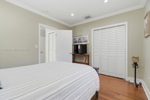 Купить виллу или дом в Корал-Гейблс, Флорида 3 спальни, № 2048764 - фото 30