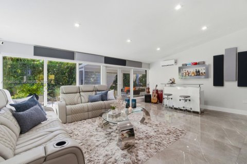 Купить виллу или дом в Корал-Гейблс, Флорида 3 спальни, № 2048764 - фото 6