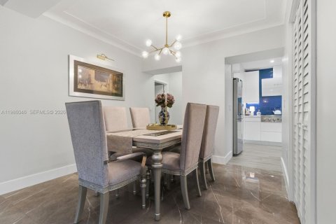 Купить виллу или дом в Корал-Гейблс, Флорида 3 спальни, № 2048764 - фото 9