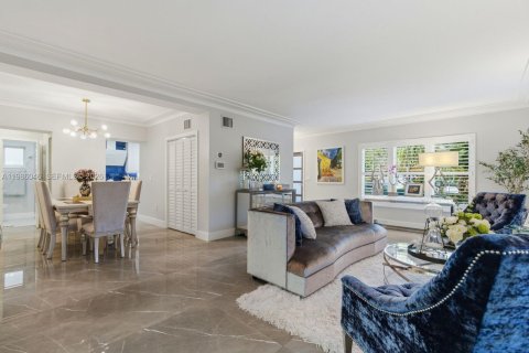 Купить виллу или дом в Корал-Гейблс, Флорида 3 спальни, № 2048764 - фото 18