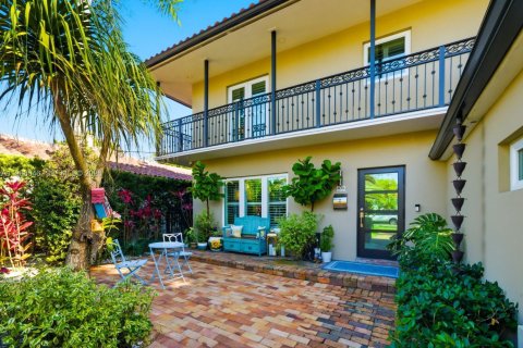 Купить виллу или дом в Корал-Гейблс, Флорида 3 спальни, № 2048764 - фото 3