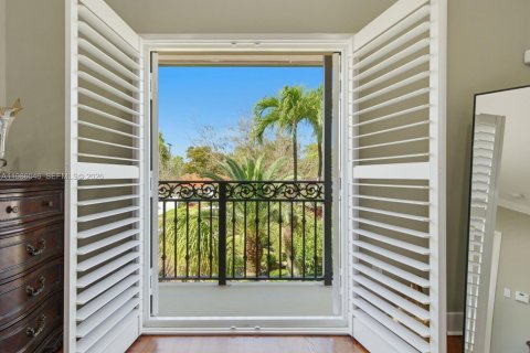 Купить виллу или дом в Корал-Гейблс, Флорида 3 спальни, № 2048764 - фото 25
