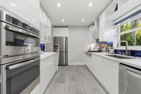 Купить виллу или дом в Корал-Гейблс, Флорида 3 спальни, № 2048764 - фото 14