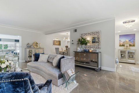 Купить виллу или дом в Корал-Гейблс, Флорида 3 спальни, № 2048764 - фото 20