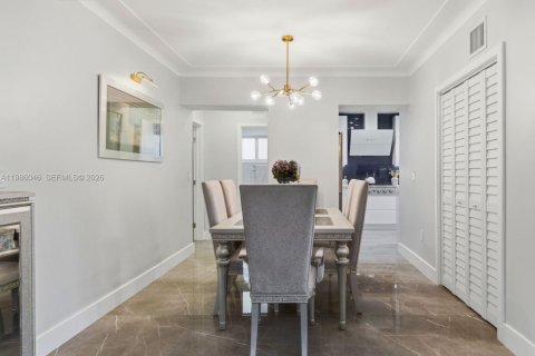 Купить виллу или дом в Корал-Гейблс, Флорида 3 спальни, № 2048764 - фото 8