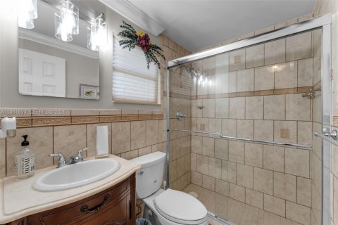 Townhouse in Cutler Bay, Florida 4 bedrooms, 179.67 sq.m. № 2043729 - photo 13