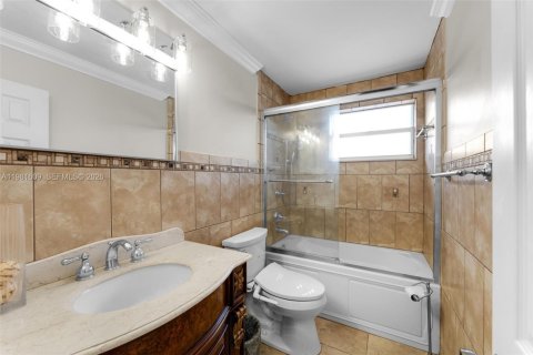 Townhouse in Cutler Bay, Florida 4 bedrooms, 179.67 sq.m. № 2043729 - photo 18