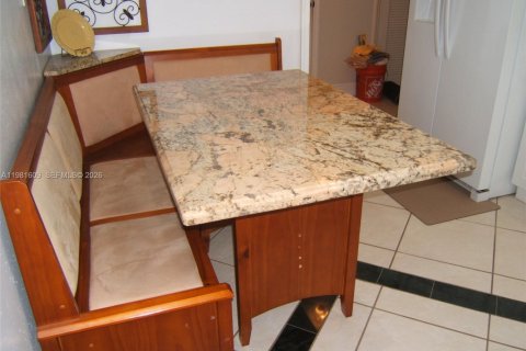 Townhouse in Cutler Bay, Florida 4 bedrooms, 179.67 sq.m. № 2043729 - photo 6