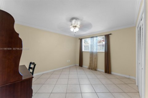 Townhouse in Cutler Bay, Florida 4 bedrooms, 179.67 sq.m. № 2043729 - photo 16