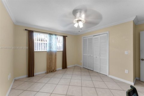 Townhouse in Cutler Bay, Florida 4 bedrooms, 179.67 sq.m. № 2043729 - photo 17