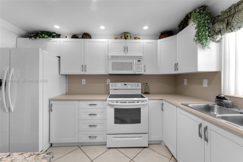 Townhouse in Cutler Bay, Florida 4 bedrooms, 179.67 sq.m. № 2043729 - photo 10