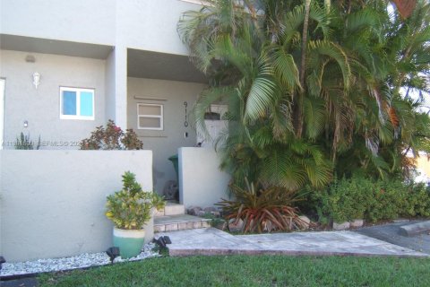 Townhouse in Cutler Bay, Florida 4 bedrooms, 179.67 sq.m. № 2043729 - photo 2