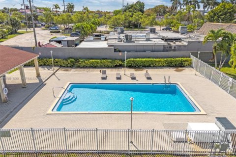 Townhouse in Cutler Bay, Florida 4 bedrooms, 179.67 sq.m. № 2043729 - photo 29