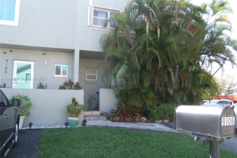 Townhouse in Cutler Bay, Florida 4 bedrooms, 179.67 sq.m. № 2043729
