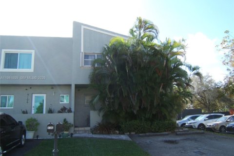 Townhouse in Cutler Bay, Florida 4 bedrooms, 179.67 sq.m. № 2043729 - photo 3