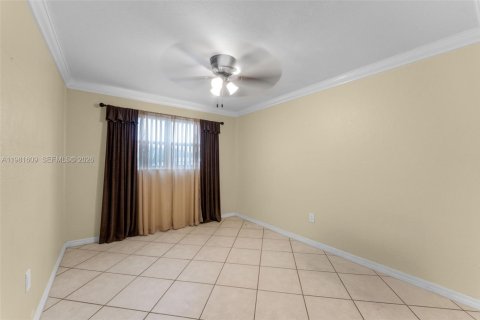 Townhouse in Cutler Bay, Florida 4 bedrooms, 179.67 sq.m. № 2043729 - photo 14