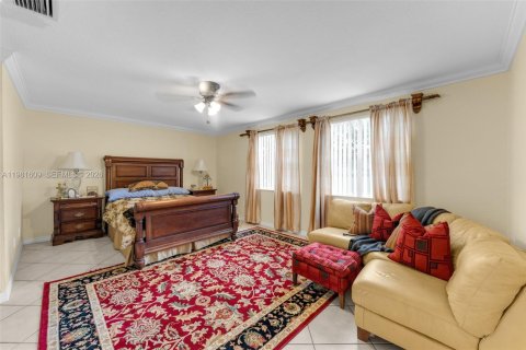 Townhouse in Cutler Bay, Florida 4 bedrooms, 179.67 sq.m. № 2043729 - photo 19