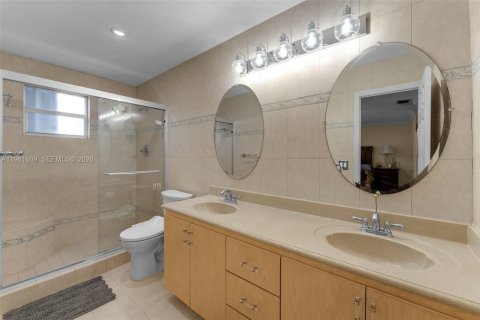 Townhouse in Cutler Bay, Florida 4 bedrooms, 179.67 sq.m. № 2043729 - photo 22