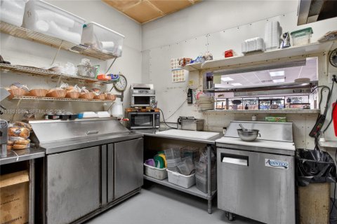 Купить коммерческую недвижимость в Маргит, Флорида № 2035084 - фото 3