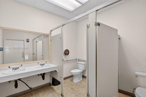 Купить коммерческую недвижимость в Маргит, Флорида № 2035084 - фото 8