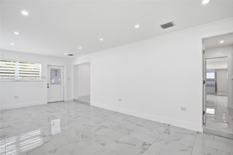 Casa en alquiler en Miami, Florida, 4 dormitorios, 159.51 m2 № 2031310 - foto 12