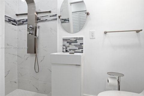 Casa en alquiler en Miami, Florida, 4 dormitorios, 159.51 m2 № 2031310 - foto 21