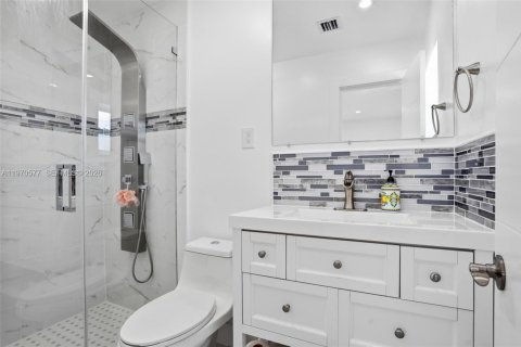 Casa en alquiler en Miami, Florida, 4 dormitorios, 159.51 m2 № 2031310 - foto 15