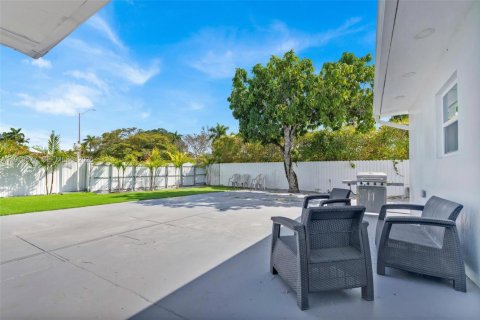 Casa en alquiler en Miami, Florida, 4 dormitorios, 159.51 m2 № 2031310 - foto 23
