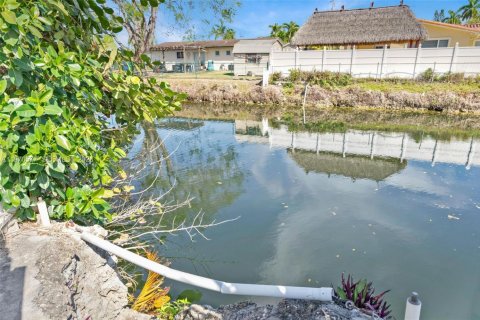 Casa en alquiler en Miami, Florida, 4 dormitorios, 159.51 m2 № 2031310 - foto 26