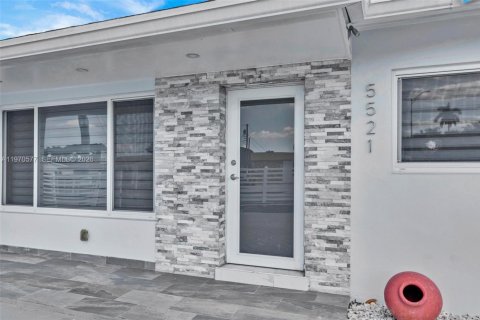 Casa en alquiler en Miami, Florida, 4 dormitorios, 159.51 m2 № 2031310 - foto 4