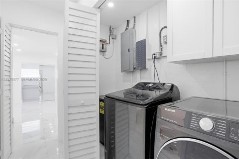 Casa en alquiler en Miami, Florida, 4 dormitorios, 159.51 m2 № 2031310 - foto 22