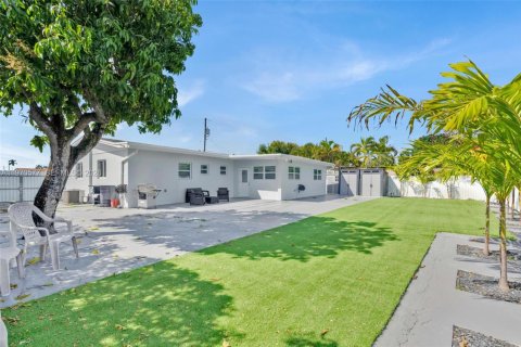 Casa en alquiler en Miami, Florida, 4 dormitorios, 159.51 m2 № 2031310 - foto 24