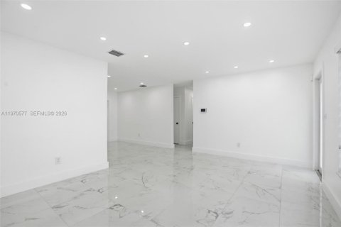 Casa en alquiler en Miami, Florida, 4 dormitorios, 159.51 m2 № 2031310 - foto 8