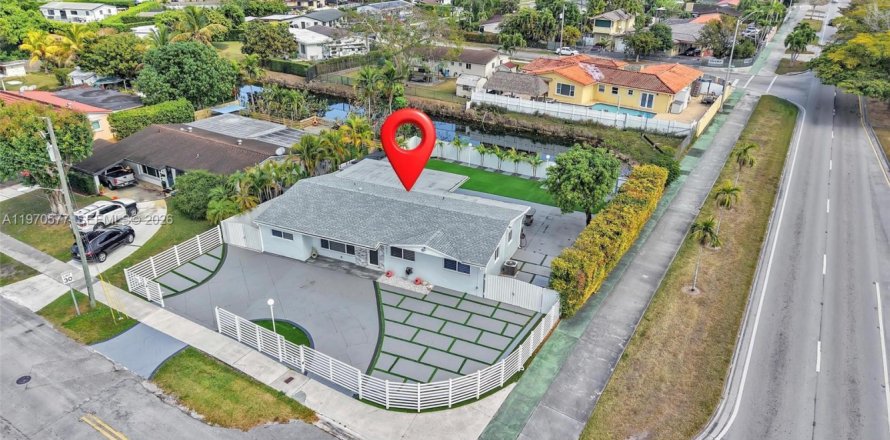 Casa en Miami, Florida 4 dormitorios, 159.51 m2 № 2031310