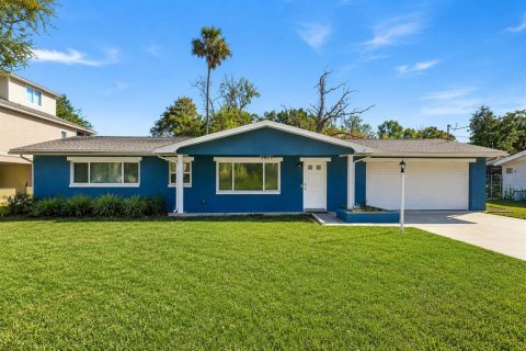 House in Crystal River, Florida 3 bedrooms, 134.15 sq.m. № 2236986