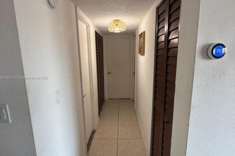 Condominio en alquiler en Miami, Florida, 2 dormitorios, 80.82 m2 № 1948718 - foto 4