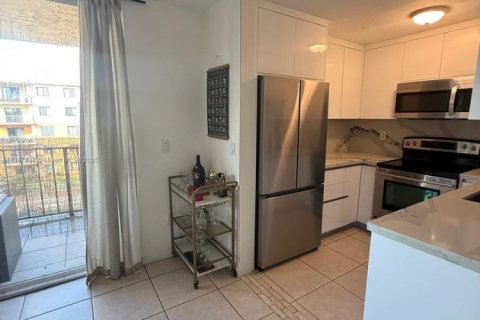 Condominio en alquiler en Miami, Florida, 2 dormitorios, 80.82 m2 № 1948718 - foto 6